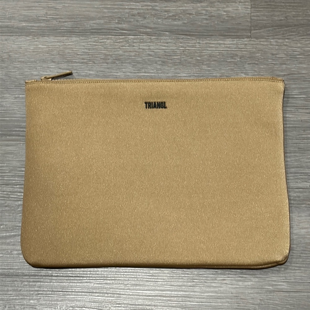 Hot pink thread swimsuit set with bonus bag. - Picture 10 of 12